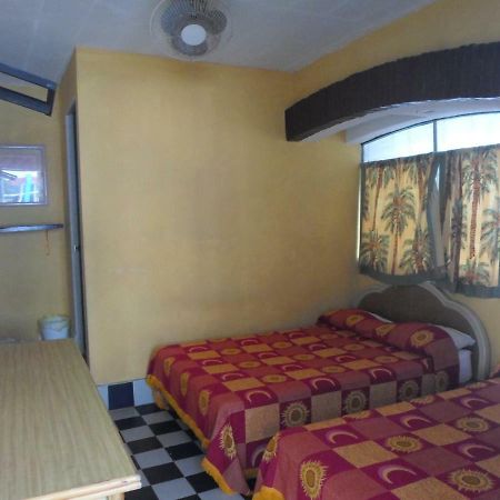 Casa De Huespedes Santa Fe Acapulco Hotel Eksteriør billede
